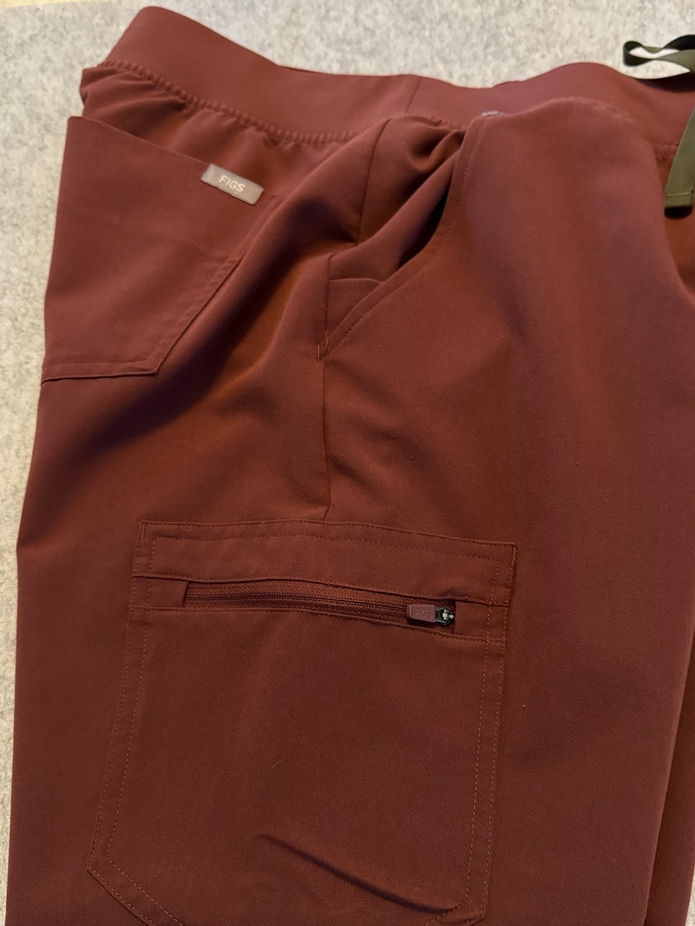 FIGS women’s burgundy petite medium joggers